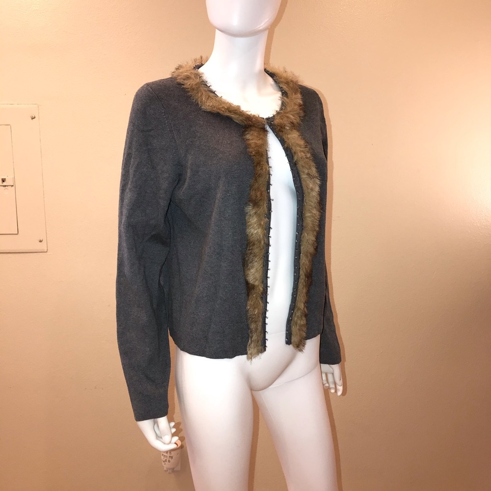 Chicos Knit Cardigan Sweater Size Large Grey Tan Faux Fur Trim Beads Chic Luxury